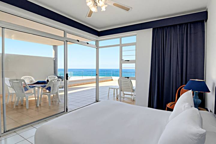 Tontiki 12 Main bedroom view